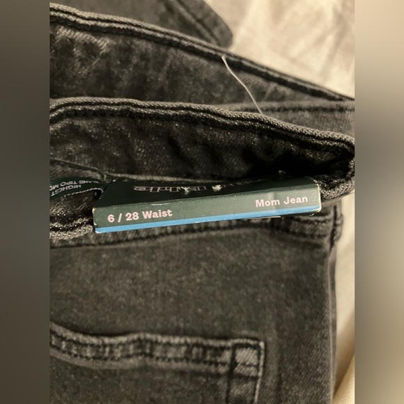 NWT size 6 mom jeans. - Picture 3 of 3